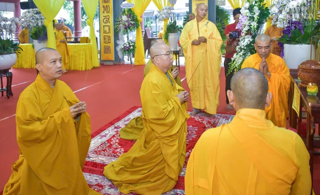 Ban Trị sự GHPGVN tỉnh Bạc Liêu đảng lễ Giác linh Hòa thượng Thích Huệ Trí Ban Trị sự GHPGVN tỉnh Bạc Liêu đảng lễ Giác linh Hòa thượng Thích Huệ Trí