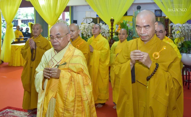 Chùa Vạn Phước - Q.11 dâng hương tưởng niệm Chùa Vạn Phước - Q.11 dâng hương tưởng niệm