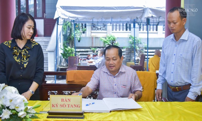 Lãnh đạo các cơ quan tỉnh BR-VT và các tỉnh thành viếng tang Hòa thượng Thích Huệ Trí Lãnh đạo các cơ quan tỉnh BR-VT và các tỉnh thành viếng tang Hòa thượng Thích Huệ Trí