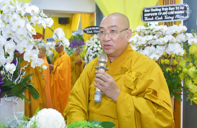 Đại diện Ban Tổ chức Lễ tang, Ban Hiếu đồ, Thượng tọa Thích Phước Nguyên đã dâng lời cảm tạ