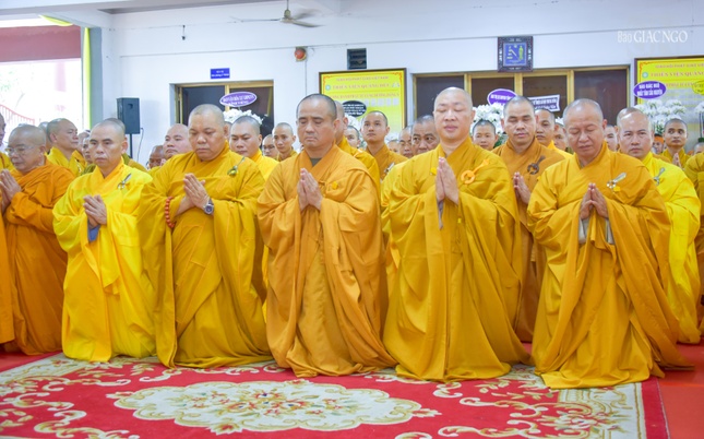 Đại diện sơn môn pháp phái, môn đồ hiếu quyến Hòa thượng Thích Huệ Trí và chư tôn đức Ban Trị sự GHPGVN tỉnh Bà Rịa - Vũng Tàu