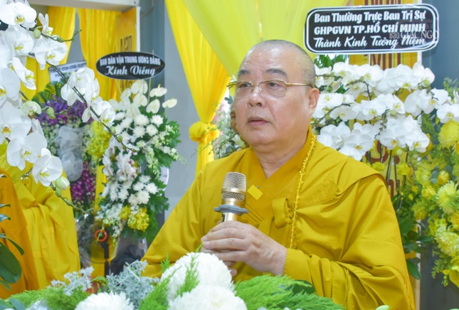 Trưởng lão Hòa thượng Thích Thanh Nhiễu đọc tiểu sử Hòa thượng Thích Huệ Trí