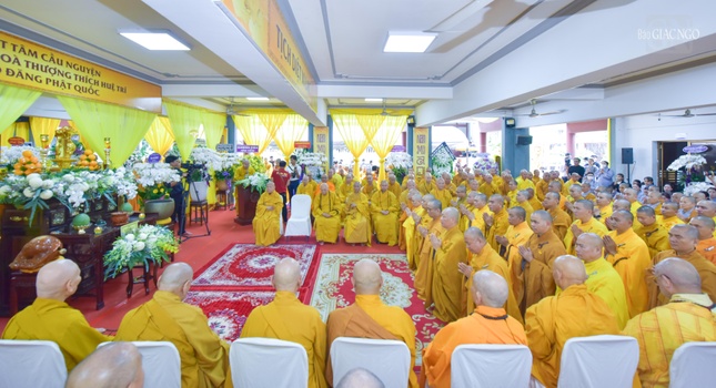 Môn đồ pháp quyến, chư tôn đức Ban Trị sự GHPGVN tỉnh Bà Rịa - Vũng Tàu tại lễ truy niệm