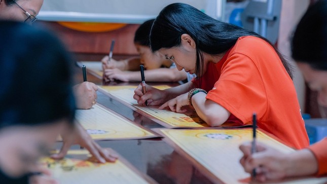 Phật tử chép kinh