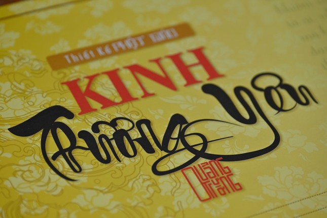 Phật tử chép kinh Thương yêu