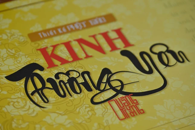 Phật tử chép kinh Thương yêu