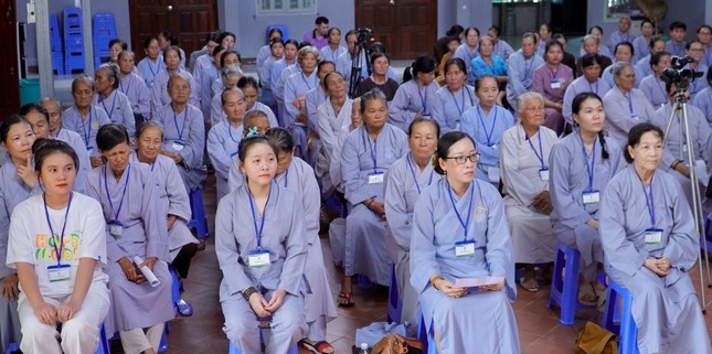 Phật tử tham gia khóa tu Một ngày an lạc