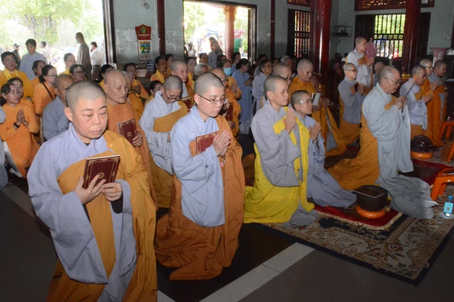 Chư Ni các tự viện tham gia khóa lễ