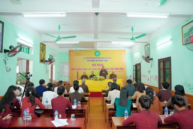 Quang cảnh buổi họp