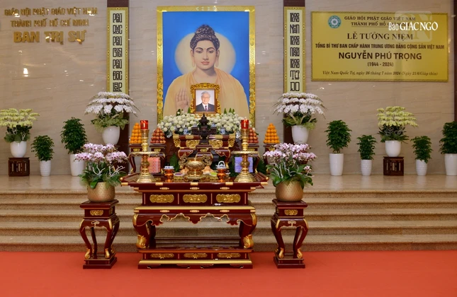 Hương án Tổng Bí thư Nguyễn Phú Trọng trang nghiêm được Ban Trị sự GHPGVN TP.HCM thiết trí tại hội trường chính của Việt Nam Quốc Tự