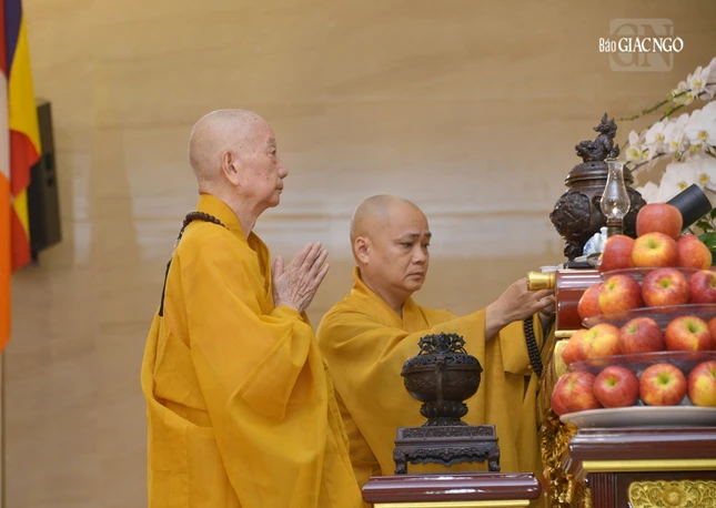 Đức Pháp chủ GHPGVN cũng nhận định vị lãnh đạo đất nước là tấm gương, luôn có tư tưởng, hành động vì hòa bình, thịnh vượng cho nhân dân, đất nước