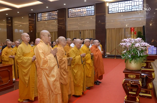 Chư vị Trưởng lão Hòa thượng Hội đồng Chứng minh, Hội đồng Trị sự GHPGVN tưởng niệm