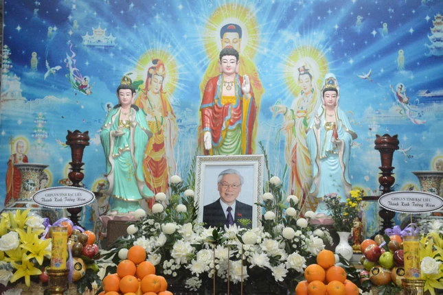 Bàn thờ, di ảnh Tổng Bí thư Nguyễn Phú Trọng tại chùa Long Phước, TP.Bạc Liêu
