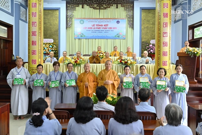 Trong ngày vui tổng kết khóa học