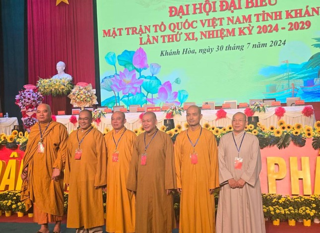 5 vị đại biểu là thành viên UBMTTQVN tỉnh và 1 vị đại biểu thành viên UBMTTQVN TP.Nha Trang 5 vị đại biểu là thành viên UBMTTQVN tỉnh và 1 vị đại biểu thành viên UBMTTQVN TP.Nha Trang