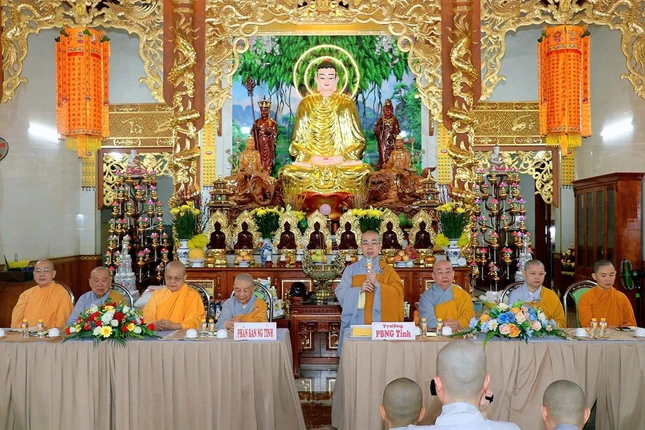 Ni trưởng Thích nữ Như Dung đã sách tấn, chia sẻ đến chư Ni luôn giữ ba nghiệp thanh tịnh, trau dồi giới luật Ni trưởng Thích nữ Như Dung đã sách tấn, chia sẻ đến chư Ni luôn giữ ba nghiệp thanh tịnh, trau dồi giới luật