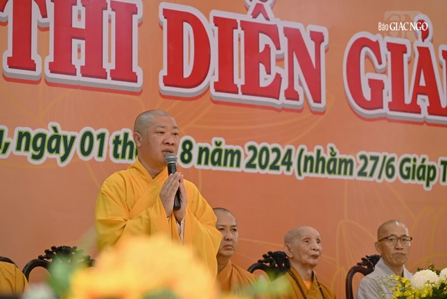 Thượng tọa Thích Thiện Thuận phát biểu khai mạc hội thi