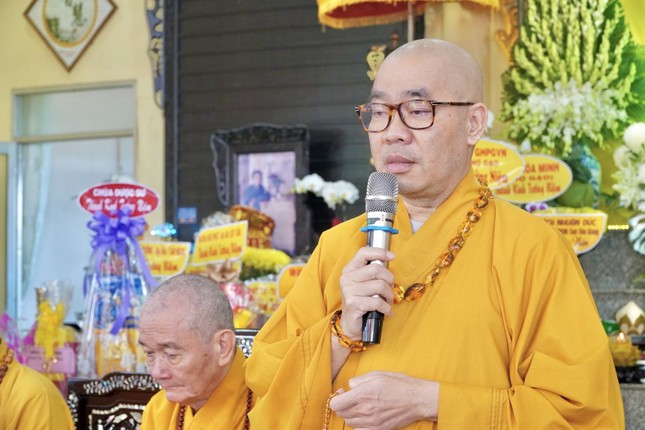 Thượng tọa Thích Quảng Lộc ban đạo từ