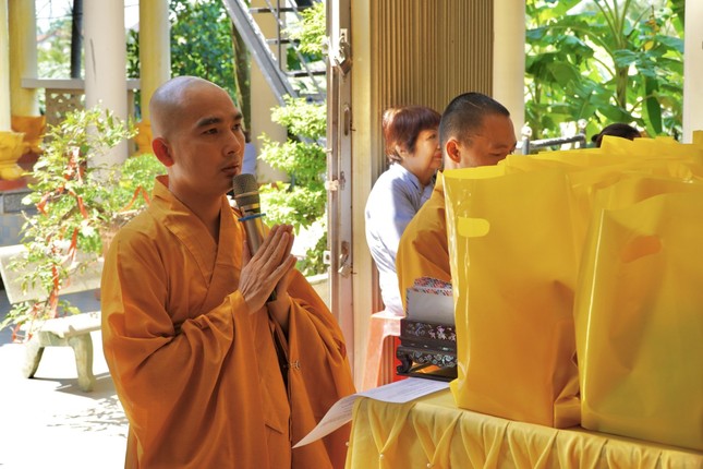 Đại đức Thích Đạo Quang tác bạch cúng dường