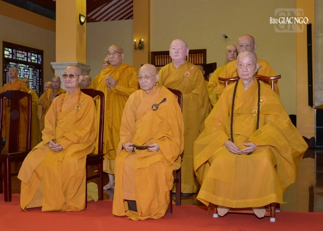 Đức Pháp chủ GHPGVN và chư vị Trưởng lão Chứng minh tham dự lễ tưởng niệm Đức Pháp chủ GHPGVN và chư vị Trưởng lão Chứng minh tham dự lễ tưởng niệm