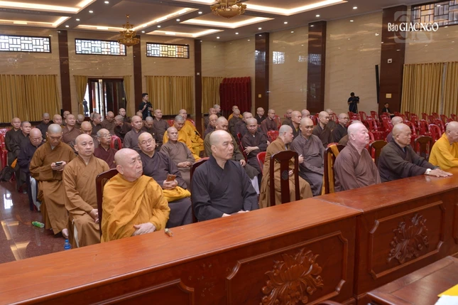 Chư tôn đức Ban Trị sự TP.HCM, các ban chuyên môn, Ban Trị sự TP.Thủ Đức và 21 quận huyện tham dự họp mở rộng