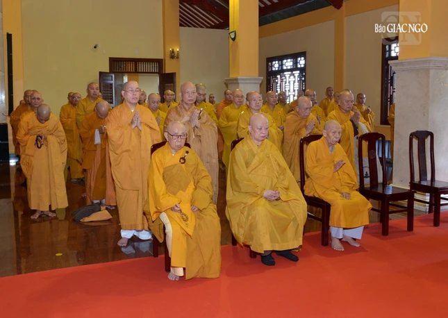 Chư vị giáo phẩm chứng minh và lãnh đạo Ban Trị sự TP.HCM Chư vị giáo phẩm chứng minh và lãnh đạo Ban Trị sự TP.HCM