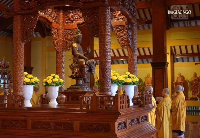 Mỗi kỳ Bố-tát nhắc nhở người xuất gia sống tỉnh thức, kết nối đạo mạch trong thanh tịnh