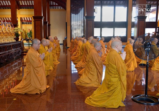 Bố-tát là nghi thức đặc thù của Tăng đoàn do Đức Phật chế định nhằm nuôi lớn các pháp lành