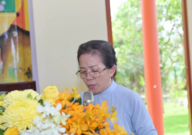 Phật tử Đức Hằng đọc bài cảm niệm Vu lan