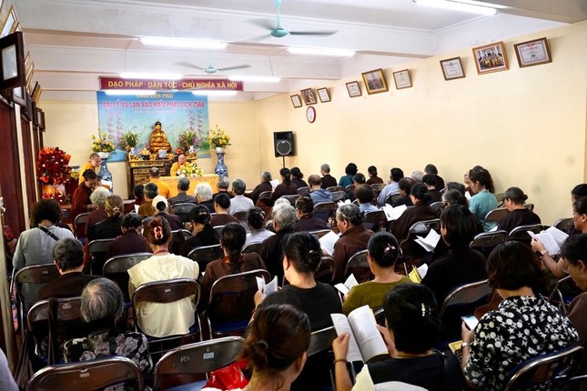 Hòa thượng cũng nhắn nhủ tới các Phật tử cùng lan tỏa thông điệp tốt đẹp, nhân văn của Đại lễ Vu lan tới con cháu, các bạn trẻ