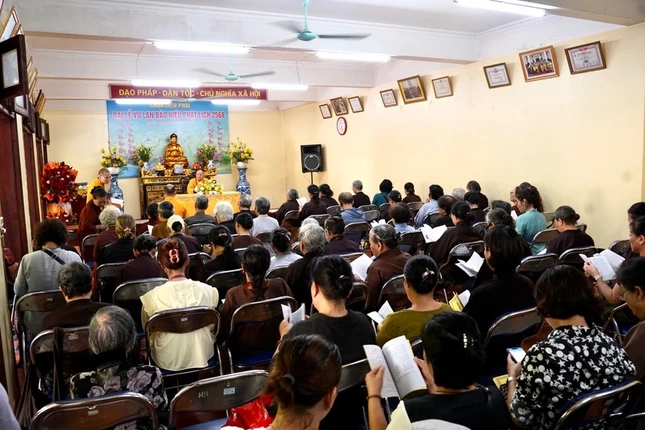 Hòa thượng cũng nhắn nhủ tới các Phật tử cùng lan tỏa thông điệp tốt đẹp, nhân văn của Đại lễ Vu lan tới con cháu, các bạn trẻ