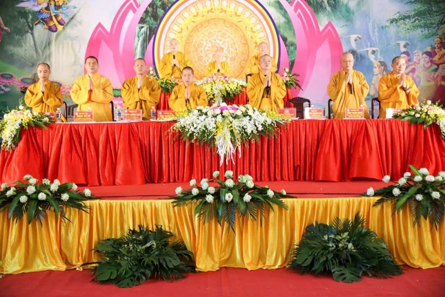 Chư tôn đức Chứng minh, Trung ương GHPGVN và Ban Trị sự tỉnh tham dự