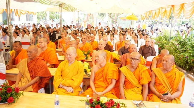 Chư tôn đức tham dự