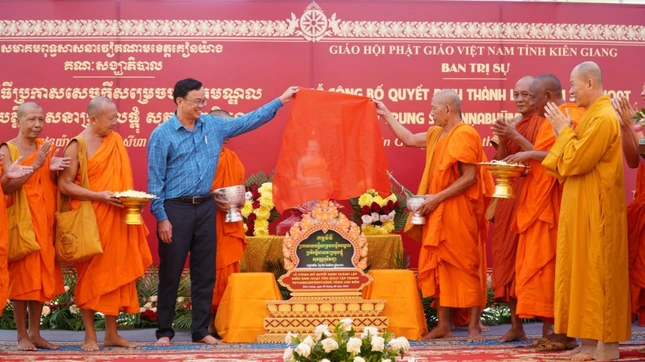 Suvannabhunivansa - Tông Kim Biên được thành lập trên mảnh đất do Hòa thượng Danh Lung cúng dường