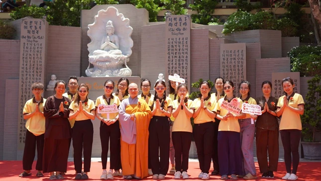 Chương trình “Người con hiếu thảo” cho các em thiếu nhi tại chùa Hải Vân