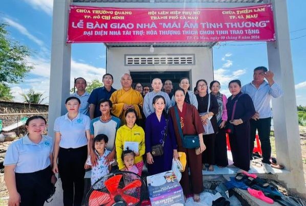 Bàn giao căn nhà tình thương đến hộ có hoàn cảnh đặc biệt khó khăn tại tỉnh Cà Mau Bàn giao căn nhà tình thương đến hộ có hoàn cảnh đặc biệt khó khăn tại tỉnh Cà Mau