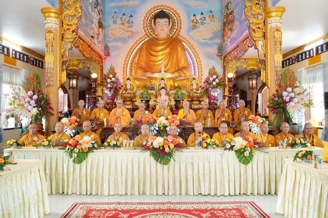 Chư tôn đức chứng minh buổi lễ Chư tôn đức chứng minh buổi lễ