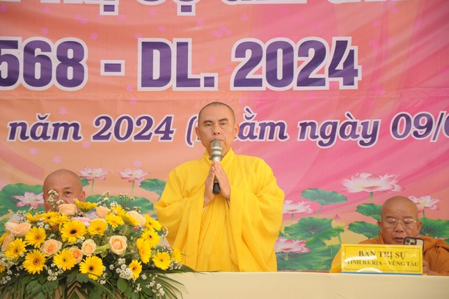 Thượng tọa Thích Nhuận Nghĩa có lời đạo từ tại buổi lễ