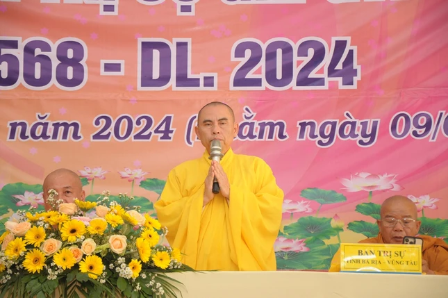 Thượng tọa Thích Nhuận Nghĩa có lời đạo từ tại buổi lễ