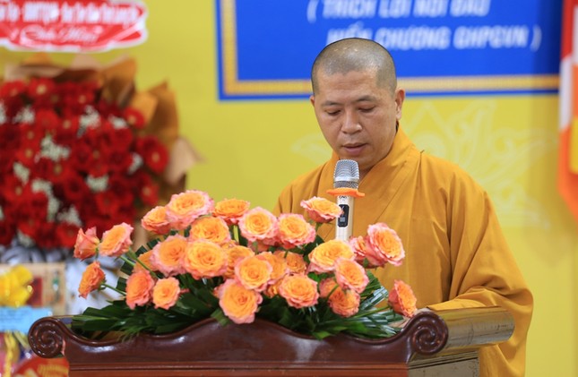 Đại đức Thích Thiện Danh báo cáo thành tựu của khóa An cư kiết hạ