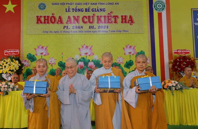 Ban Trị sự GHPGVN tỉnh Long An bế giảng khóa An cư kiết hạ với nhiều thành tựu Ban Trị sự GHPGVN tỉnh Long An bế giảng khóa An cư kiết hạ với nhiều thành tựu