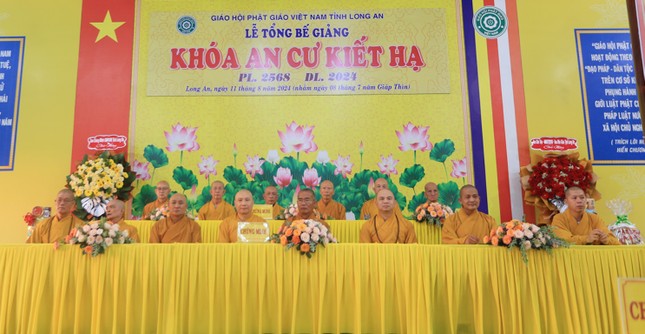 Chư tôn đức giáo phẩm chứng minh