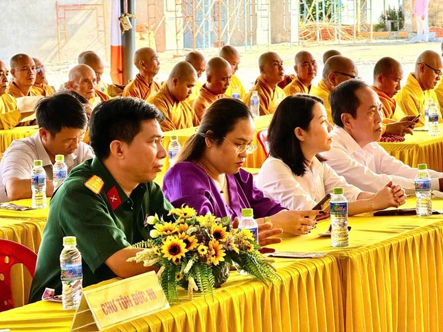 Chư tôn đức và đại diện các cơ quan H.Long Thành tham dự