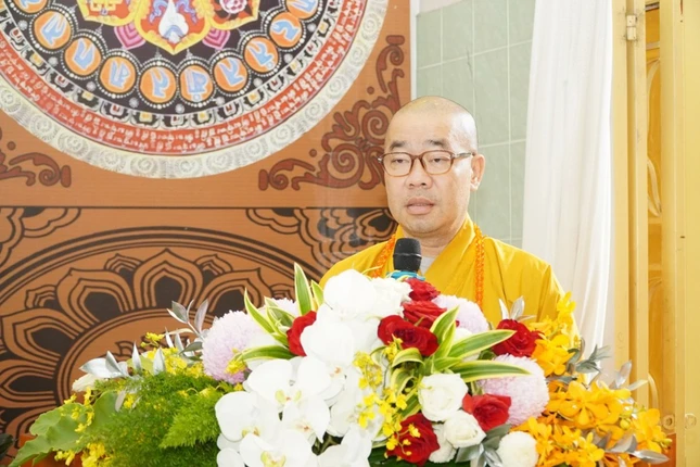 Thượng tọa Thích Quảng Lộc phát biểu khai mạc