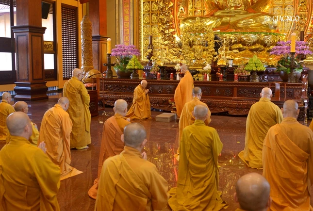 Nhị vị Trưởng lão Tỳ-kheo đối thú Tự tứ Nhị vị Trưởng lão Tỳ-kheo đối thú Tự tứ