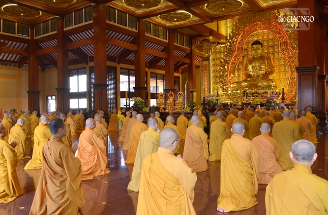 Chư Tăng hoàn thành khóa An cư kiết hạ tròn ba tháng như luật Đức Phật chế định Chư Tăng hoàn thành khóa An cư kiết hạ tròn ba tháng như luật Đức Phật chế định