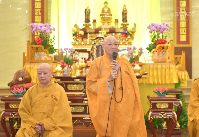 Trưởng lão Hòa thượng Thích Minh Thông khai thị tới toàn thể đạo tràng