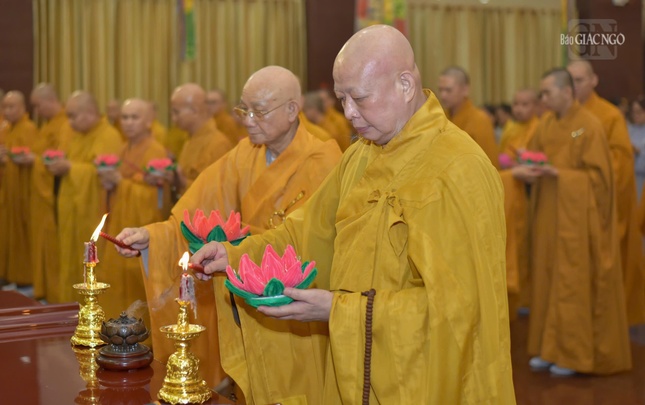 Trưởng lão Hòa thượng Thích Minh Thông và Hòa thượng Thích Lệ Trang tiếp đăng đến đại chúng