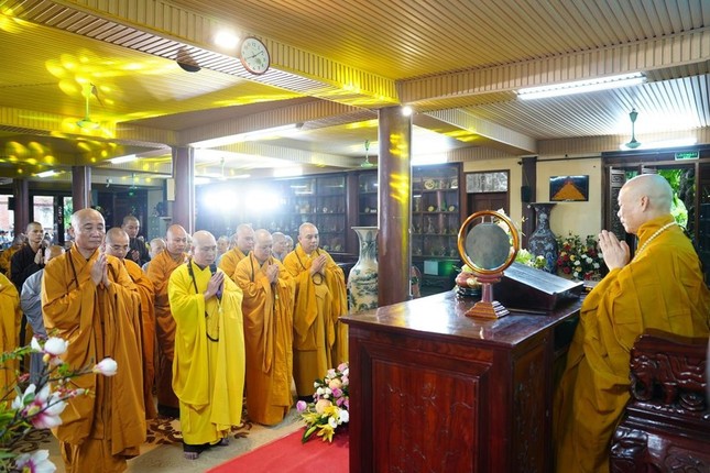 Chư Tăng trường hạ tác bạch khánh tuế lên Hòa thượng Thích Bảo Nghiêm