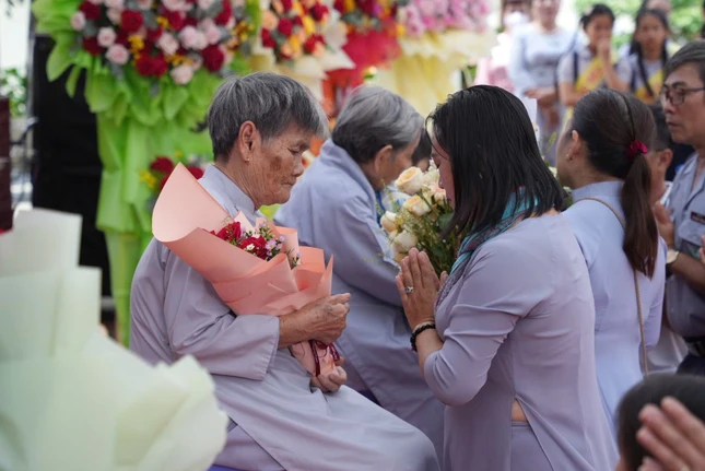 Tri ân công ơn dưỡng dục của đấng sinh thành